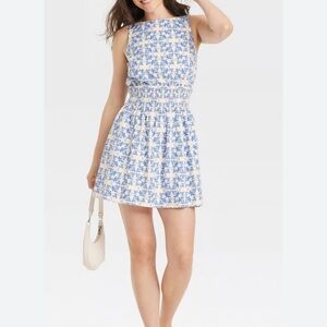 NWOT Universal Thread Blue and White Floral Women's Dress